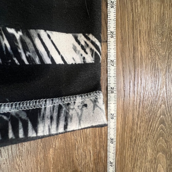 Lululemon Wunder Under Crop II Sz 6 Shady Palms White Black Striped Banana - Picture 10 of 11